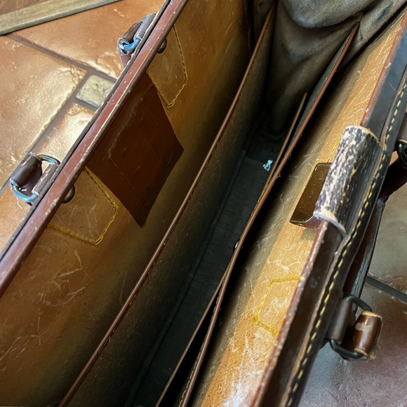 Vintage Leather Business Briefcase - Picture 3 of 3